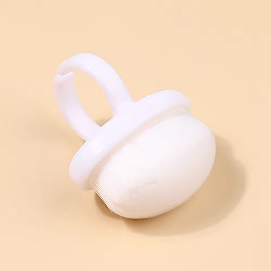 Mini Cepillo con Anillo para Limpieza Uñas