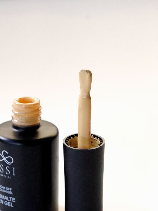Esmalte semipermanente tono C12 - ISSI Supplies - Solo en Pink Pot Plant