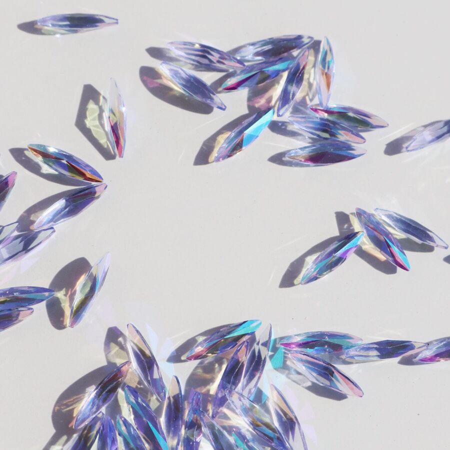 Strass tipo diamante alargado Violeta holografico X100 - Solo en Pink Pot Plant