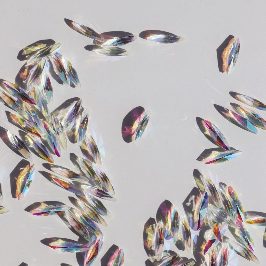 Strass tipo diamante alargado holografico X100 - Solo en Pink Pot Plant