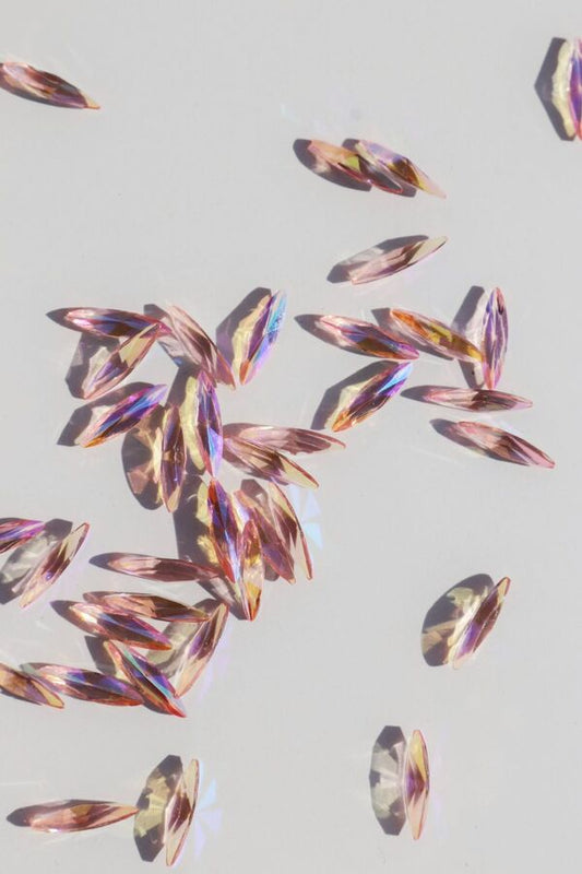 Strass tipo diamante alargado Rosa holografico X100 -  Solo en Pink Pot Plant 