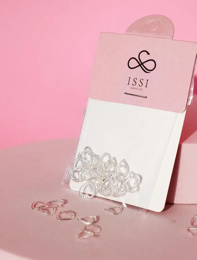 Joyas de Metal Corazon Labrado Plateado -  Solo en Pink Pot Plant 