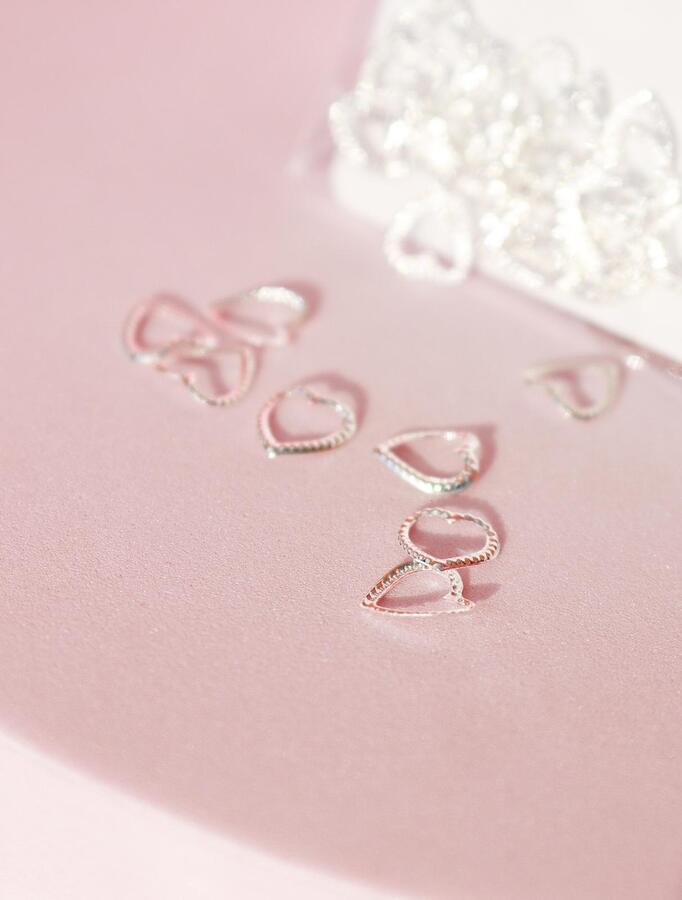 Joyas de Metal Corazon Labrado Plateado -  Solo en Pink Pot Plant 